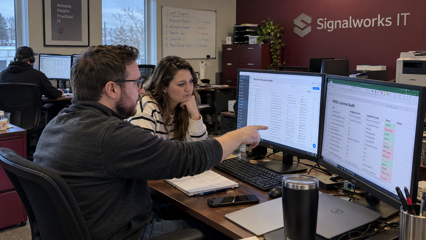 Microsoft 365: remove unused licenses? Two MSP colleagues compare assignments with an audit worksheet